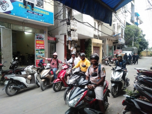 Travel by Pearl motorbike